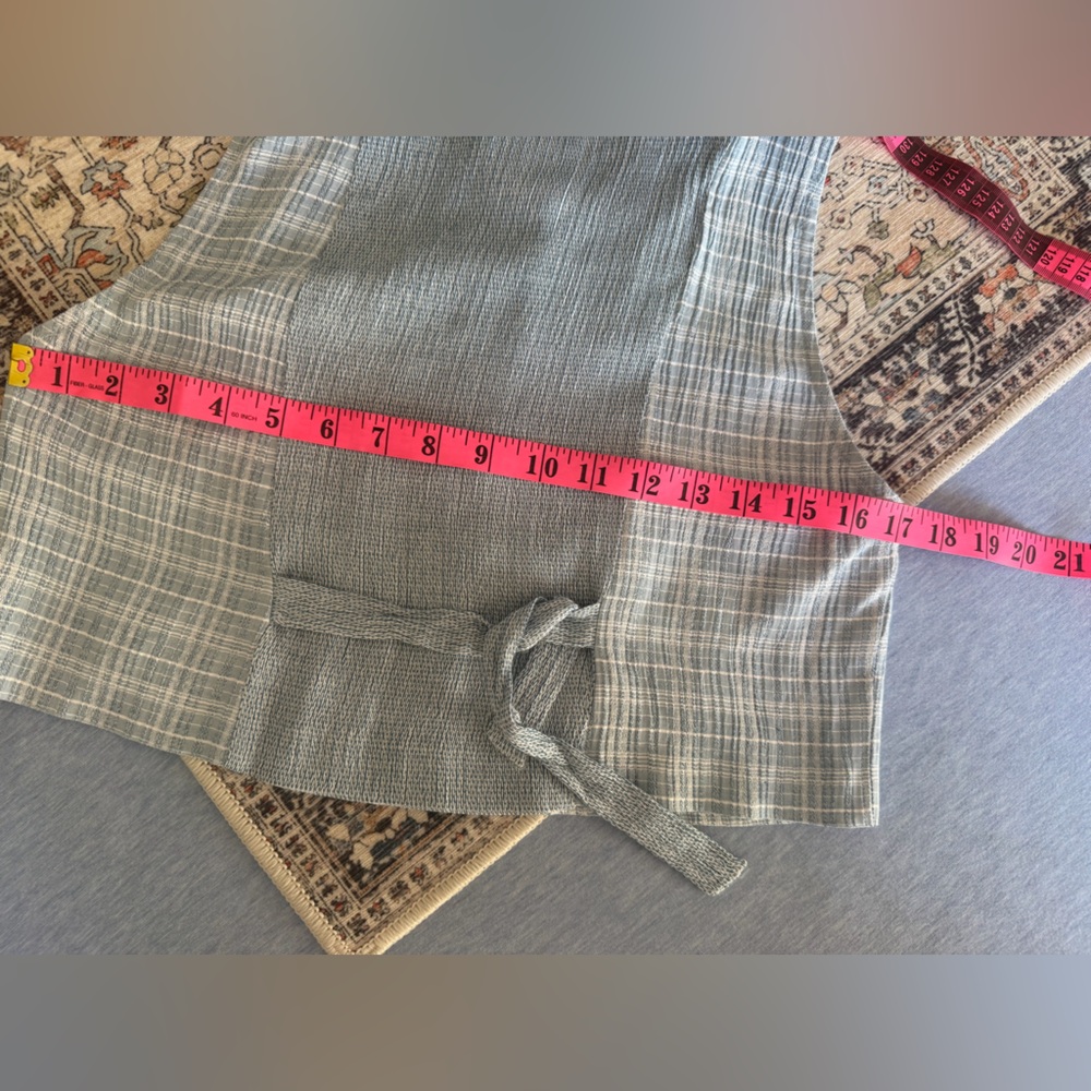 Pretty Lightweight Cropped Vest - Picture 9 of 9